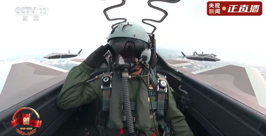 九三閱兵震撼開(kāi)啟，殲-16D、殲-20、殲-35A等戰(zhàn)機(jī)驚艷登場(chǎng)，燃爆全場(chǎng)！